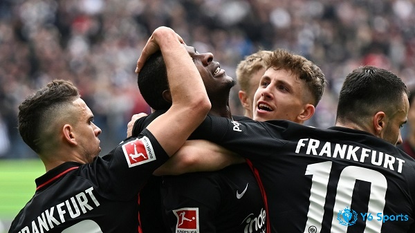 Eintracht Frankfurt cũng đã 5 lần vô địch