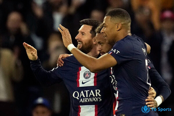 PSG đội bóng đang xếp hạng thứ nhất trên bảng xếp hạng Ligue 1