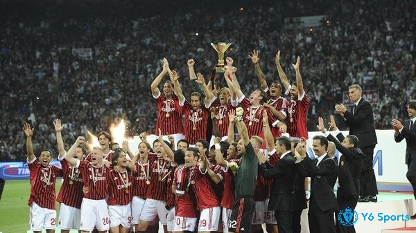 AC Milan vô địch tại mùa giải 2021/22 sau 11 năm chờ đợi
