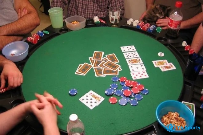 Tháu cáy là kỹ thuật gì trong poker?