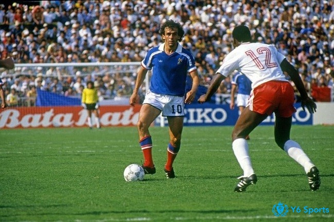 Michel Platini đứng thứ 2 danh sách 10 chân sút ghi bàn nhiều nhất Euro với 9 bàn thắng