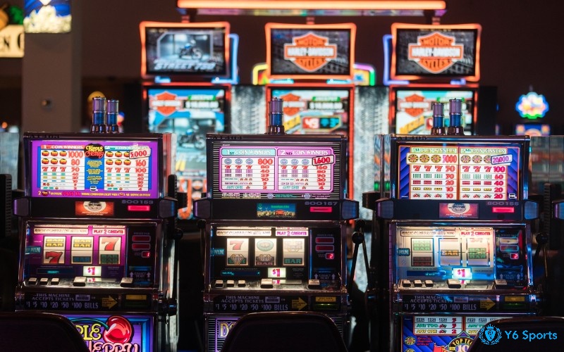 Slot machine là một trò chơi quen thuộc và thu hút sự quan tâm của người chơi trên toàn thế giới với tính giải trí và cơ hội trúng thưởng hấp dẫn.