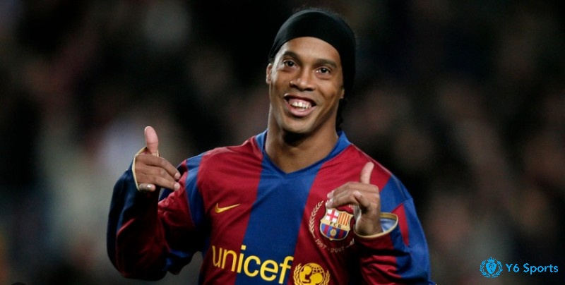 Ảo thuật gia Ronaldinho là cái tên không thể thiếu trong danh sách