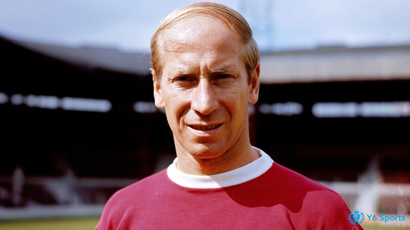 Bobby Charlton là một trong những hậu vệ vĩ đại nhất trong lịch sử Manchester United