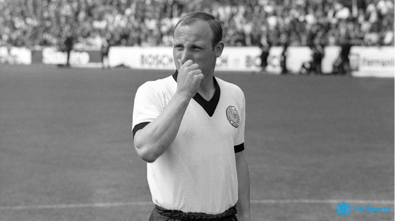 Uwe Seeler là một tiền đạo đã kiến tạo ra rất nhiều những bàn thắng