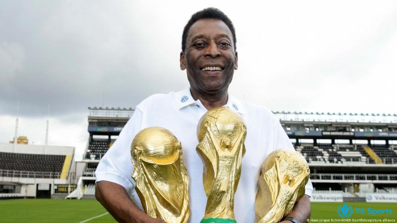 Pelé được xem là một trong những cầu thủ vĩ đại nhất trong lịch sử bóng đá