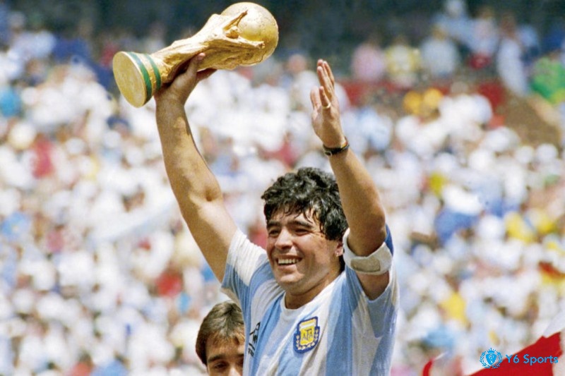 Diego Maradona là cầu thủ ưu tú, góp mặt trong danh sách Top tiền đạo hay nhất World Cup