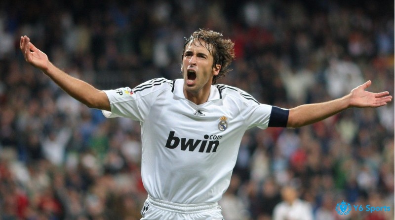 Cầu thủ xuất sắc nhất Real Madrid gắn bó suốt sự nghiệp của mình Raul Gonzalez