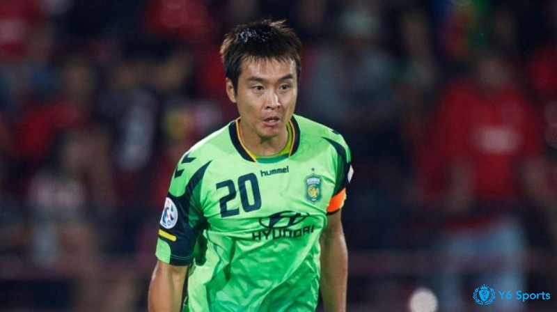 Lee Dong-gook đứng thứ nhì khi có đến 10 bàn chỉ trong hai kỳ 2000 và 2004