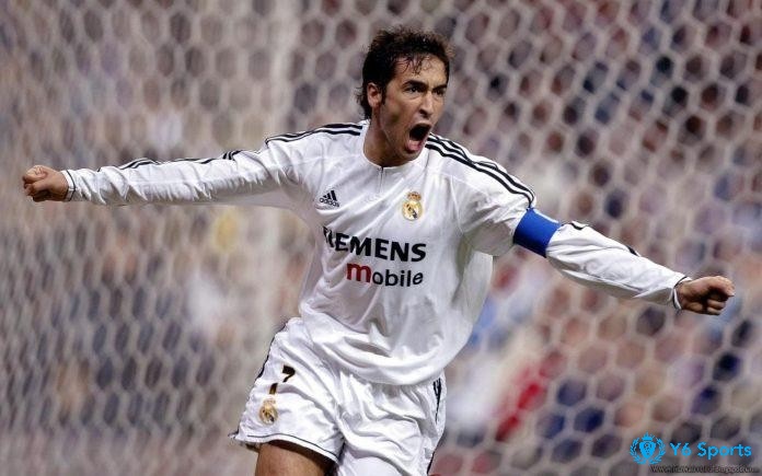 Raul Gonzalez là siêu tiền đạo Chúa nhẫn một thời của Real Madrid