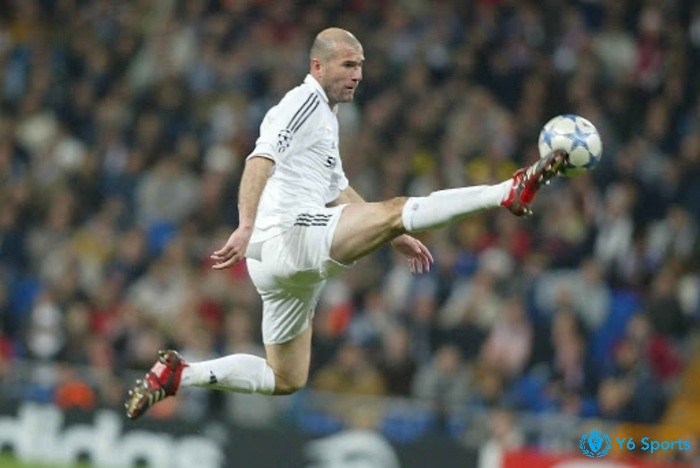 Huyền thoại bóng đá Zinedine Zidane của đội hình xuất sắc nhất Real Madrid